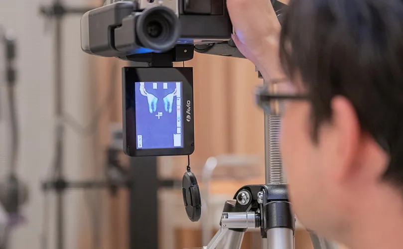 医療用サーモグラフィを使ったストレス検査の様子